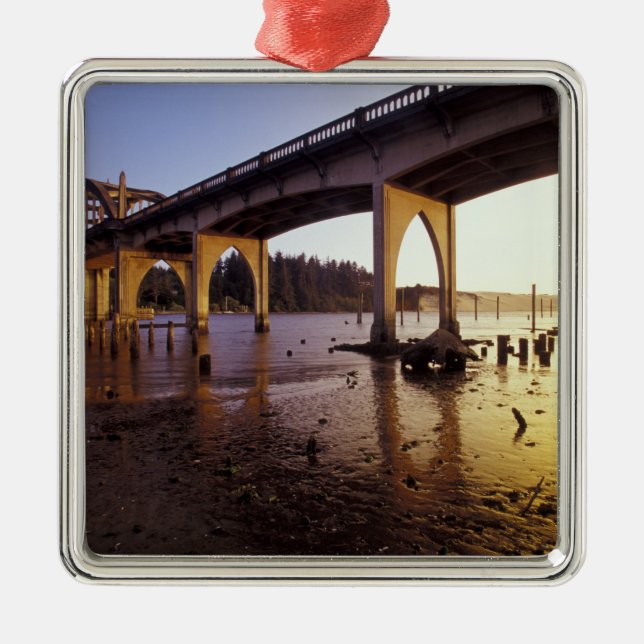 USA, Oregon, Florens. Siuslaw Bridge och Julgransprydnad Metall (Framsidan)