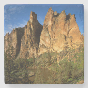 USA, Oregon, Granitklippor vid Smith Rock State Stenunderlägg