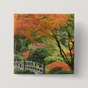 USA, Oregon, Portland. Träbrygga och trämapel Knapp