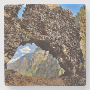 USA, Oregon. Rock Of Ages Arch i Columbia River Underlägg Sten