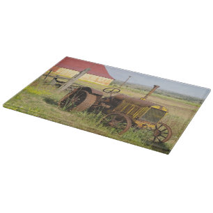 USA, Oregon, Shaniko. Rostig gammal traktor i