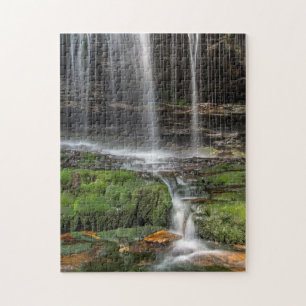 USA, Pennsylvania, Benton. Ömtålig vattenfall Pussel