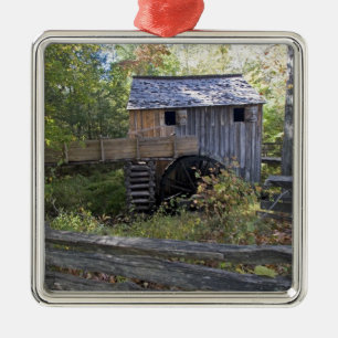 USA - Tennessee. Kabelbruk i Cades Cove-området Julgransprydnad Metall