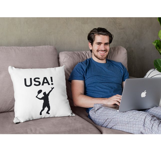 USA-tennisspelare som använder punkt som boll Kudde (Skapare uppladdad)