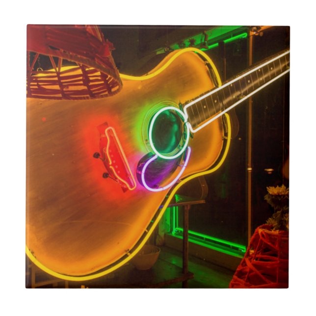 USA, Texas, Austin. Neon Gitarr Vid Utpressning Kakelplatta (Framsidan)