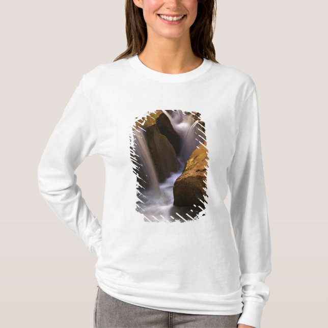 USA, Utah, Escalante Wilderness. Vattenfall i 2 Tröja (Framsida)