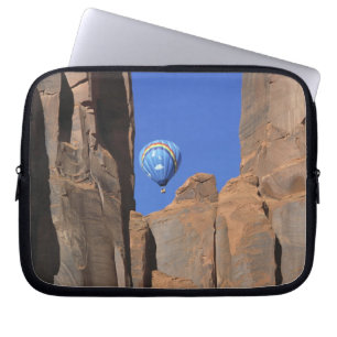 USA, Utah, Monument Valley. En regnbågsfärgad varm Laptop Sleeve