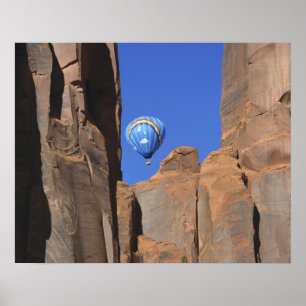 USA, Utah, Monument Valley. En regnbågsfärgad varm Poster
