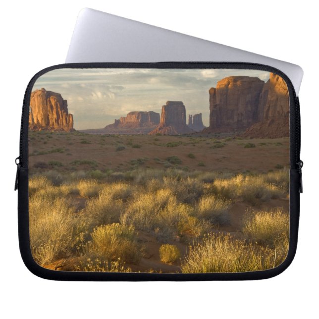 USA, Utah, Monument Valley National Park. Laptop Sleeve (Framsidan)