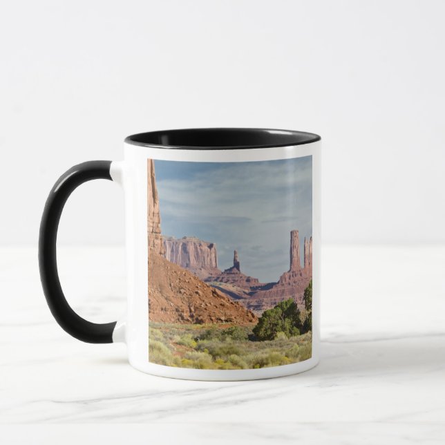 USA, Utah, Monument Valley Navajo Tribal Park. Mugg (Vänster)