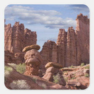 USA, Utah. Utsikt över Fisher Towers. Kredit: Don Fyrkantigt Klistermärke