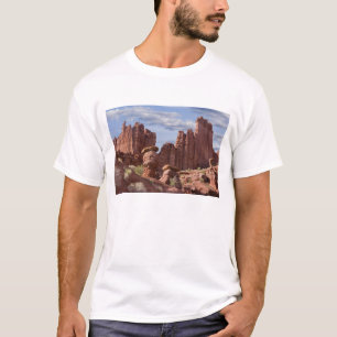 USA, Utah. Utsikt över Fisher Towers. Kredit: Don T-shirt