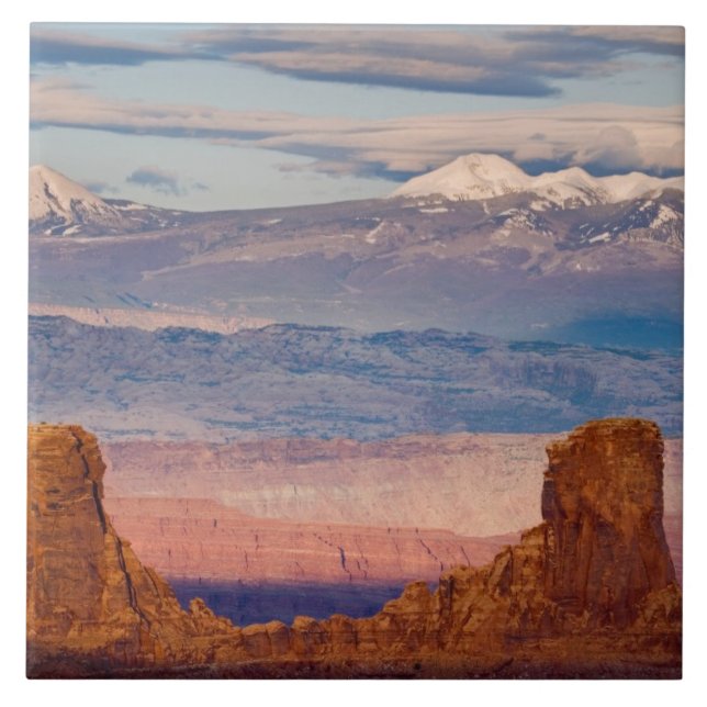 USA, Utah. Utsikt över La Sal Mountains från Dead Kakelplatta (Framsidan)
