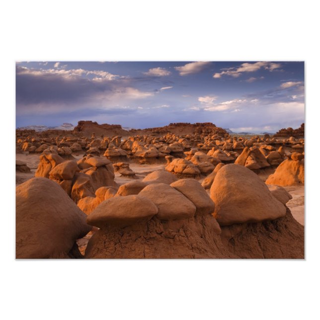 USA, Utah. Vy över Goblin Valley State Park på Fototryck (Framsidan)