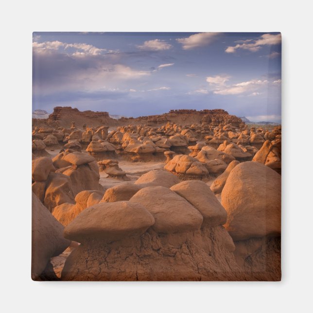 USA; Utah. Vy över Goblin Valley State Park vid Magnet (Framsidan)