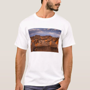 USA; Utah. Vy över Goblin Valley State Park vid T-shirt