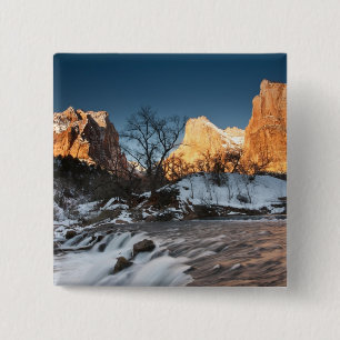 USA, Utah, Zion National Park. Berg vid soluppgång Knapp