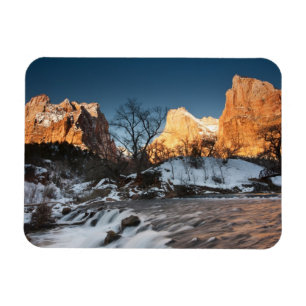 USA, Utah, Zion National Park. Berg vid soluppgång Magnet