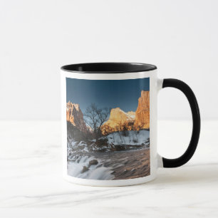 USA, Utah, Zion National Park. Berg vid soluppgång Mugg