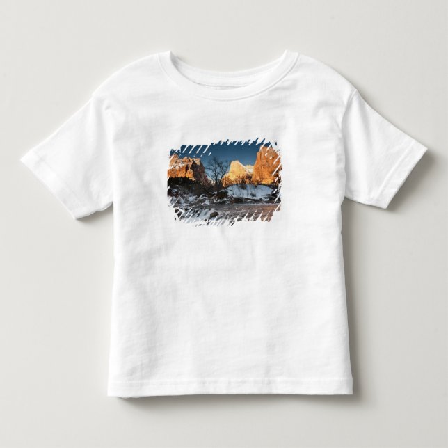 USA, Utah, Zion National Park. Bergsoluppgång T-shirt (Framsida)