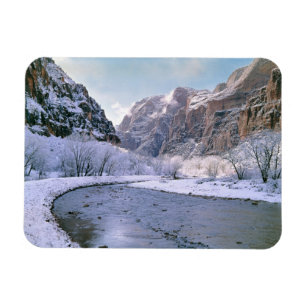 USA, Utah, Zion NP. Nytt snö täcker kanjonen Magnet