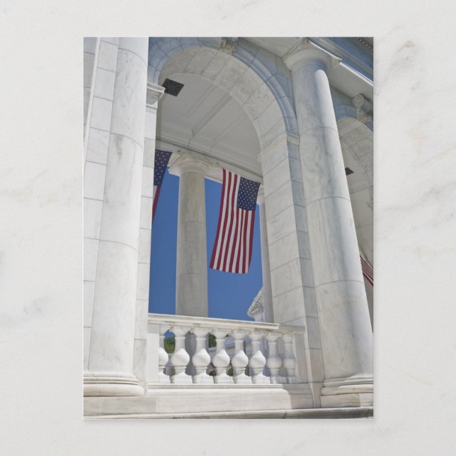 USA, VA, Arlington. Amerikanska flaggor är hissade Vykort (Framsida)