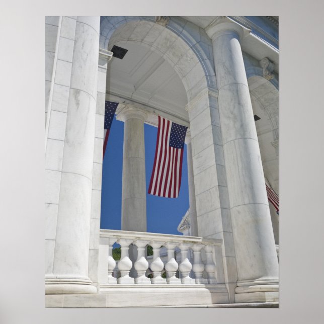 USA, VA, Arlington. Amerikanska Flaggor hänger på Poster (Framsidan)