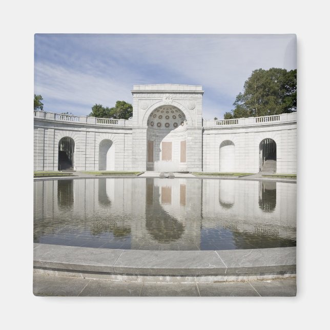 USA, VA, Arlington. Kvinnor i militärtjänst för Magnet (Framsidan)