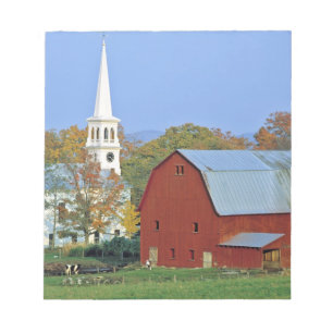 USA, Vermont, Peacham. En röd lada och vit Anteckningsblock