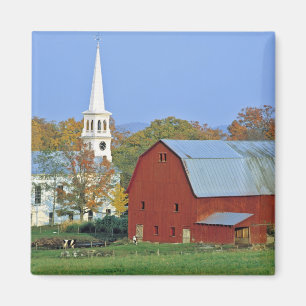 USA, Vermont, Peacham. En röd lada och vit Magnet