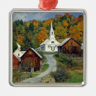 USA, Vermont, Waits River. Höstfärger tillför Julgransprydnad Metall