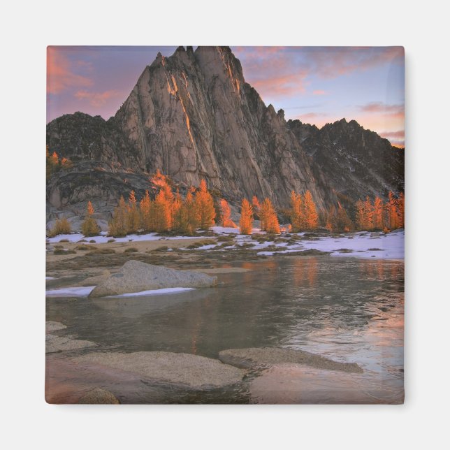 USA, Washington, Cascade Mountains.  Prusik Peak Magnet (Framsidan)