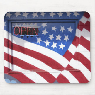 USA, Washington, Moses Lake. Flag väggmålning på Musmatta