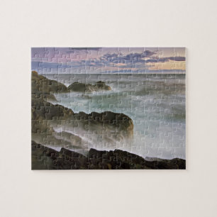 USA, Washington, San Juan Islands. Vågor kraschar Pussel