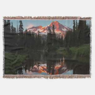 USA, Washington State. Mt. Rainier speglad Mysfilt