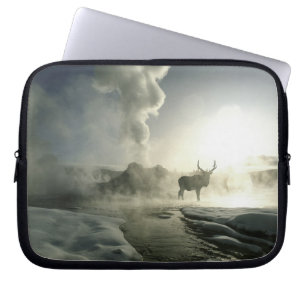 USA, Wyoming, Yellowstone National Park. Soluppgån Laptop Sleeve