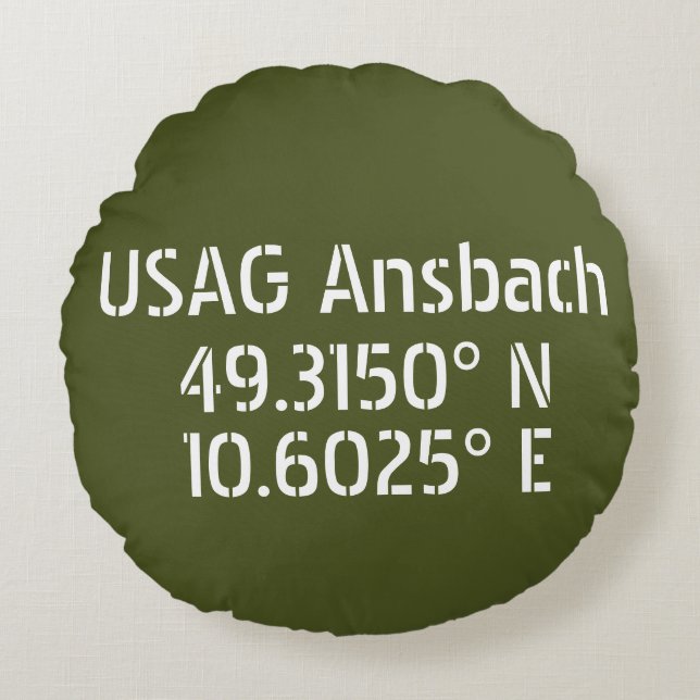 USAG Ansbach Latitude Longitud Rund Kudde (Framsidan)