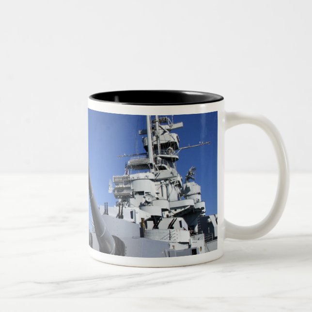 USS Alabama slagskepp vid Battleship Memorial 2 Två-Tonad Mugg (Höger)