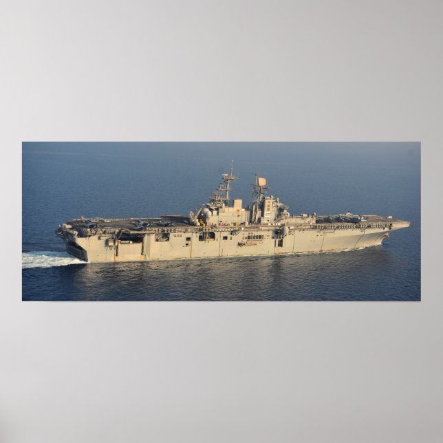 USS Bataan (LHD 5) Poster (Framsidan)
