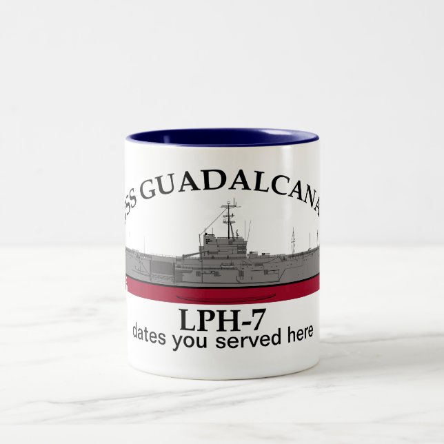 USS Guadalcanal, LPH-7, anpassningsbara datum tjän Två-Tonad Mugg (Center)