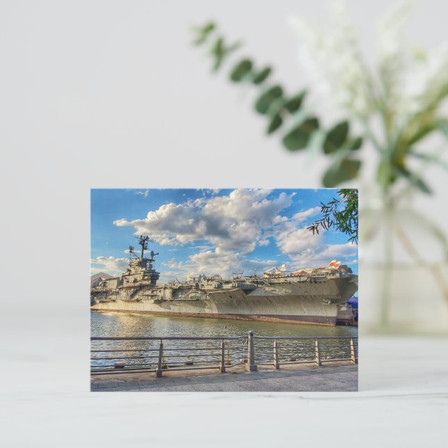 USS Intrepid Vykort (Stående Fram)