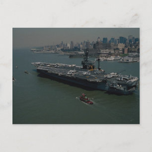 USS John F. Kennedy", kommer in i New Yorks Hudson Vykort