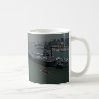 USS John F. Kennedy", skrivande in News York Kaffemugg