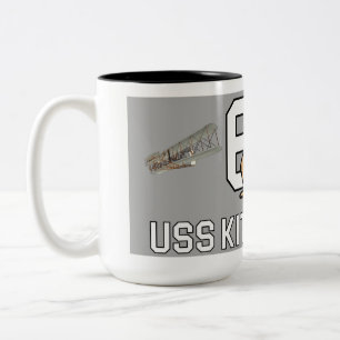USS KATTUNGE HAWK MUGG FÖRST UNDER FLYGNING