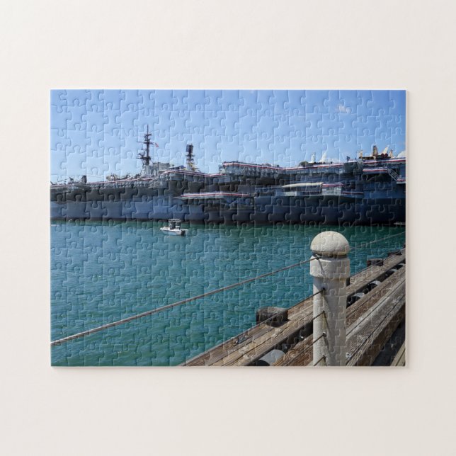 USS Midway i hamnen i San Diego Pussel (Horisontell)