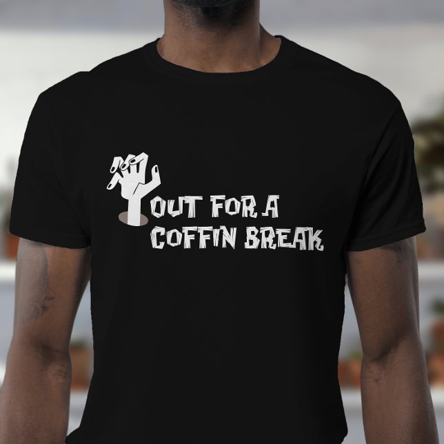 Ut med en Roligt för Coffin Break-taloky T Shirt (Undead humor done right – take a ‘coffin break’ in spooky style.)