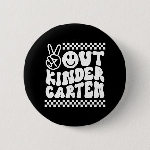Ut ur Kindergarten Cute Groovy förra skoldagen Knapp