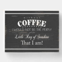 Utan kaffe på trä (vit på svart)