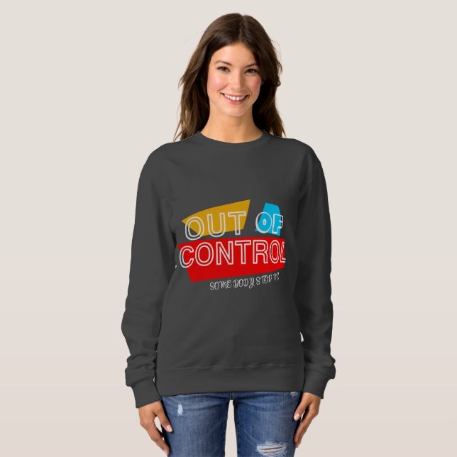 Utan Kontroll – Djärvt Typsnittsuttalande Design T Shirt (Hel framsida)