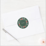 Utandningsmonogram för botaniska Blommigtar Runt Klistermärke<br><div class="desc">Elegant Vattenfärg Vinterutandning av botaniska blommigtar,  monogramdekal i grönt.</div>